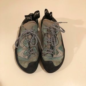 Scarpa Vapor lace up leather climbing shoes